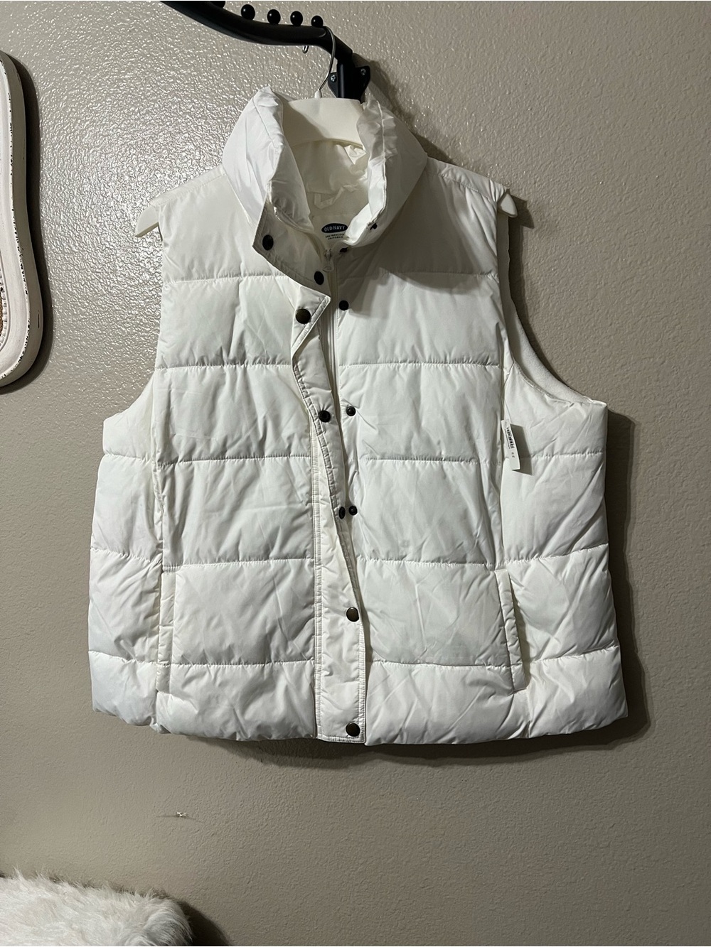 Old Navy Women's White Quilted Puffer Vest